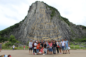 GIA THY THAM QUAN XỨ SỞ CHÙA VÀNG